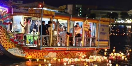 Tour Huế | Thưởng Thức Ẩm Thực Huế Trên Sông Hương